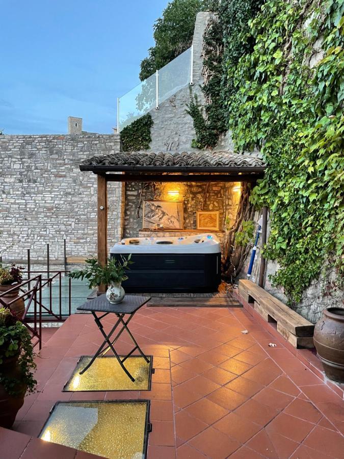 Hotel Domus Fontis Pescaia Spoleto Esterno foto