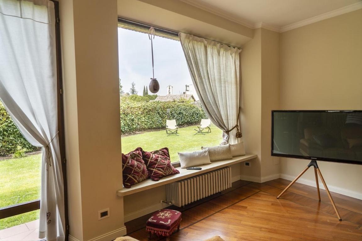 Hotel Domus Fontis Pescaia Spoleto Esterno foto