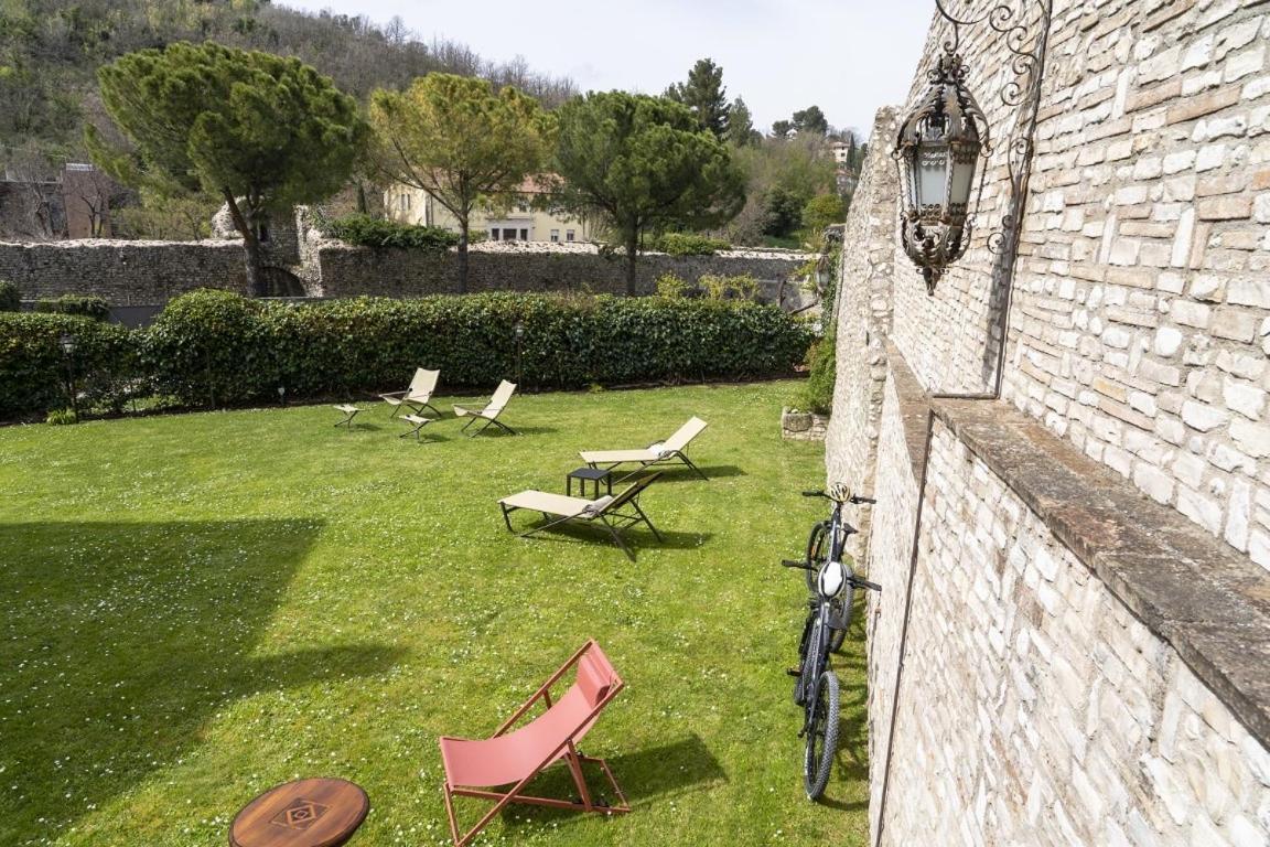 Hotel Domus Fontis Pescaia Spoleto Esterno foto