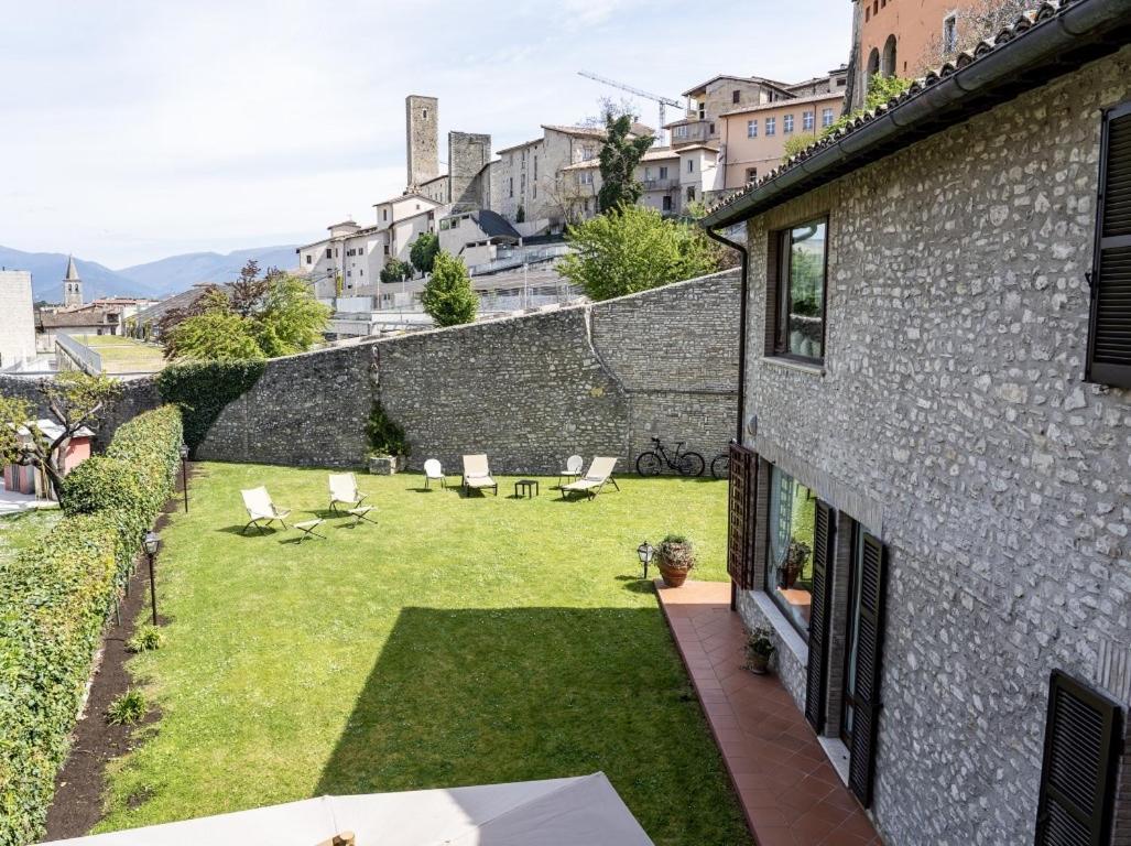 Hotel Domus Fontis Pescaia Spoleto Esterno foto